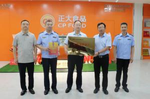 市文明辦、市市場(chǎng)監管局聯(lián)合為我公司文明誠信經(jīng)營(yíng)授牌